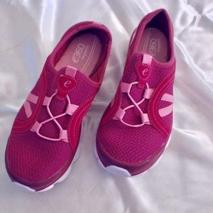 Easy Spirit pink shoes